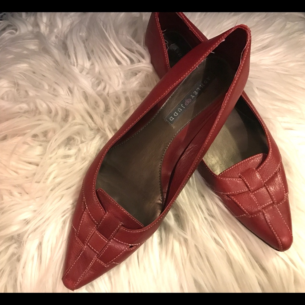 Ashley Judd kitten heel flats